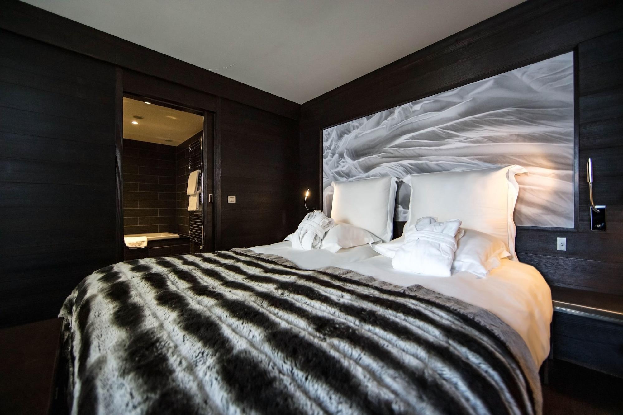 Avenue Hotel